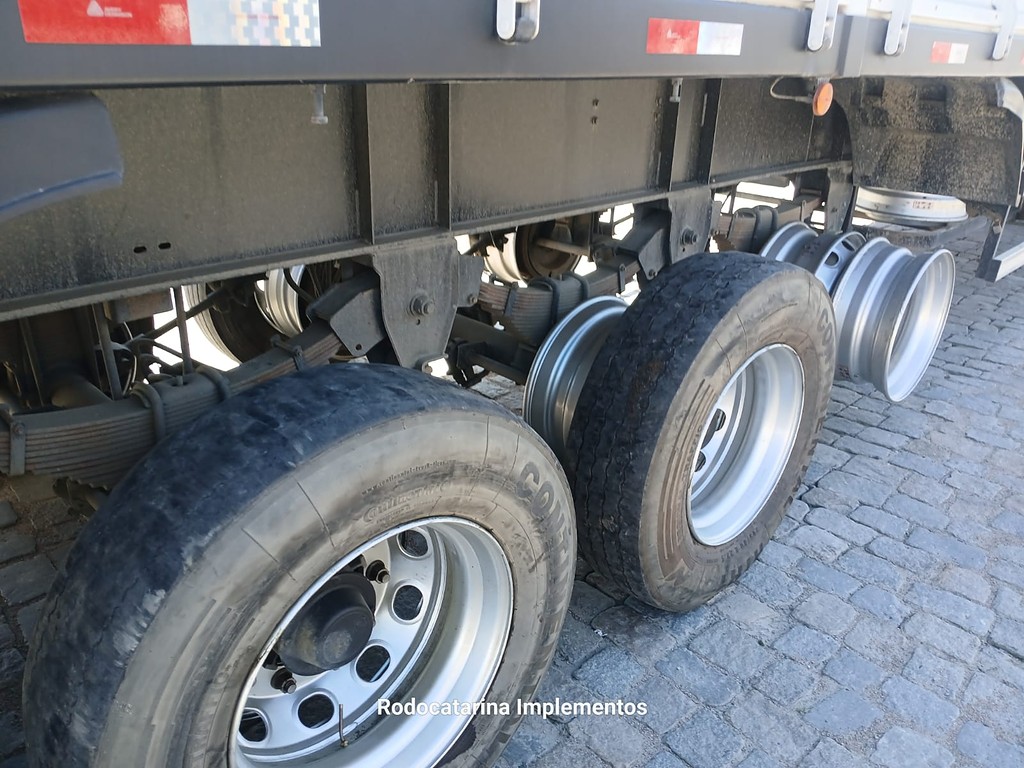 Carreta SEMI-REBOQUE GRANELEIRO Librelato ANO 2020 3 Eixos de Rodocatarina Implementos LTDA na Santa Catarina
