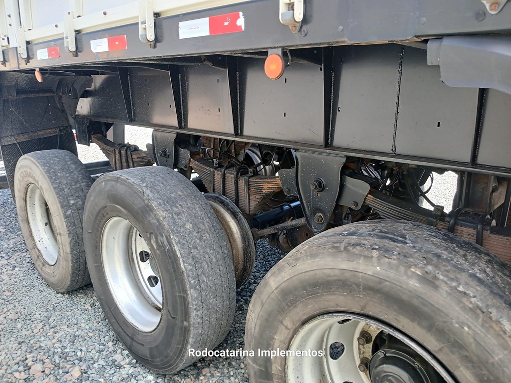 Carreta SEMI-REBOQUE GRANELEIRO Randon ANO 2023 3 Eixos de Rodocatarina Implementos LTDA na Santa Catarina