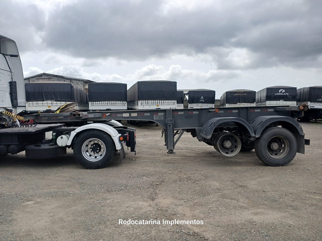 Carreta SEMI-REBOQUE PORTA-CONTAINER Guerra ANO 2012 2 Eixos de Rodocatarina Implementos LTDA na Santa Catarina