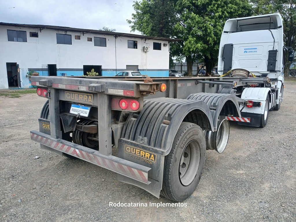 Carreta SEMI-REBOQUE PORTA-CONTAINER Guerra ANO 2012 2 Eixos de Rodocatarina Implementos LTDA na Santa Catarina