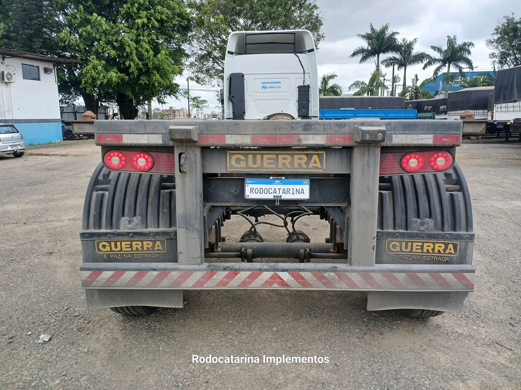 Carreta SEMI-REBOQUE PORTA-CONTAINER Guerra ANO 2012 2 Eixos de Rodocatarina Implementos LTDA na Santa Catarina