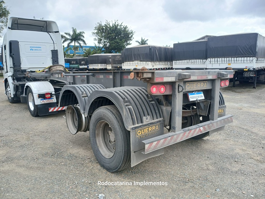 Carreta SEMI-REBOQUE PORTA-CONTAINER Guerra ANO 2012 2 Eixos de Rodocatarina Implementos LTDA na Santa Catarina