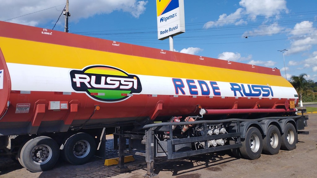 Carreta SEMI-REBOQUE TANQUE ACO Outra ANO 2013 3 Eixos de Rodocatarina Implementos LTDA na Santa Catarina