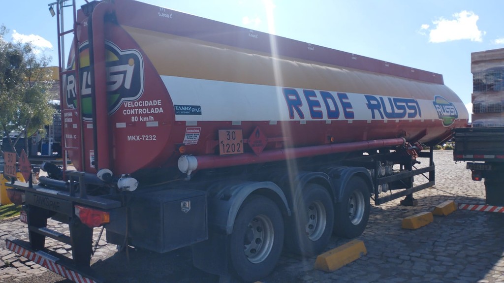 Carreta SEMI-REBOQUE TANQUE ACO Outra ANO 2013 3 Eixos de Rodocatarina Implementos LTDA na Santa Catarina