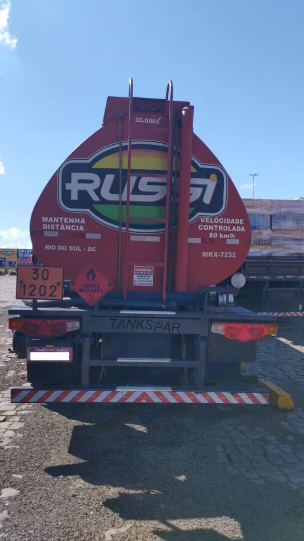 Carreta SEMI-REBOQUE TANQUE ACO Outra ANO 2013 3 Eixos de Rodocatarina Implementos LTDA na Santa Catarina