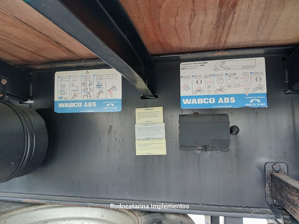 Carreta SEMI-REBOQUE CARGA SECA Librelato ANO 2014 1 Eixo de Rodocatarina Implementos LTDA na Santa Catarina