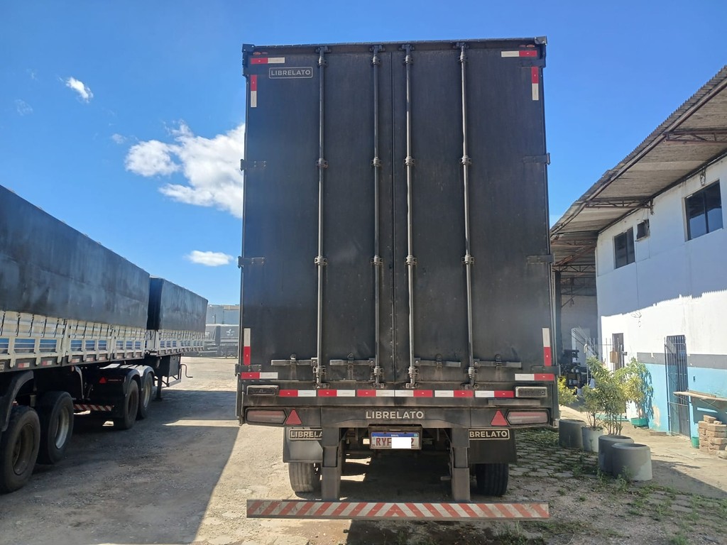 Carreta SEMI-REBOQUE BAU SIDER Librelato ANO 2023 4 Eixos de Rodocatarina Implementos LTDA na Santa Catarina
