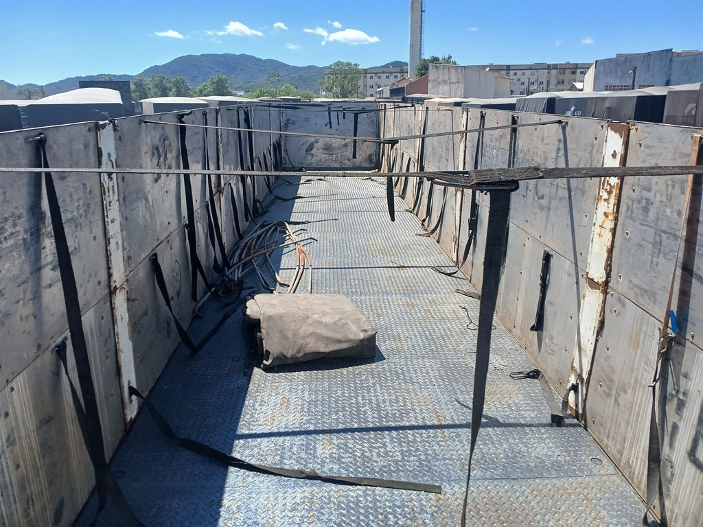 Carreta SEMI-REBOQUE GRANELEIRO Facchini ANO 2022 1+1+1 Vanderleia de Rodocatarina Implementos LTDA na Santa Catarina