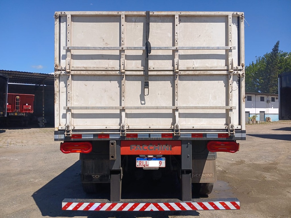 Carreta SEMI-REBOQUE GRANELEIRO Facchini ANO 2022 1+1+1 Vanderleia de Rodocatarina Implementos LTDA na Santa Catarina