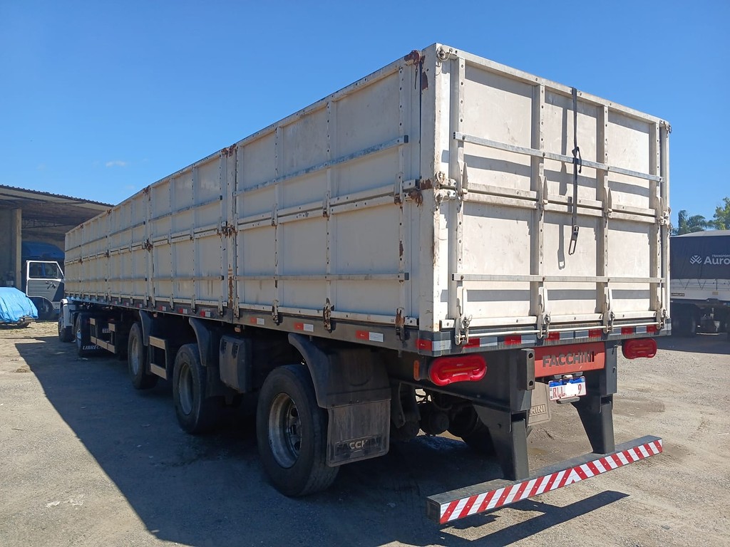 Carreta SEMI-REBOQUE GRANELEIRO Facchini ANO 2022 1+1+1 Vanderleia de Rodocatarina Implementos LTDA na Santa Catarina