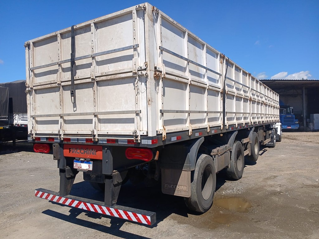 Carreta SEMI-REBOQUE GRANELEIRO Facchini ANO 2022 1+1+1 Vanderleia de Rodocatarina Implementos LTDA na Santa Catarina