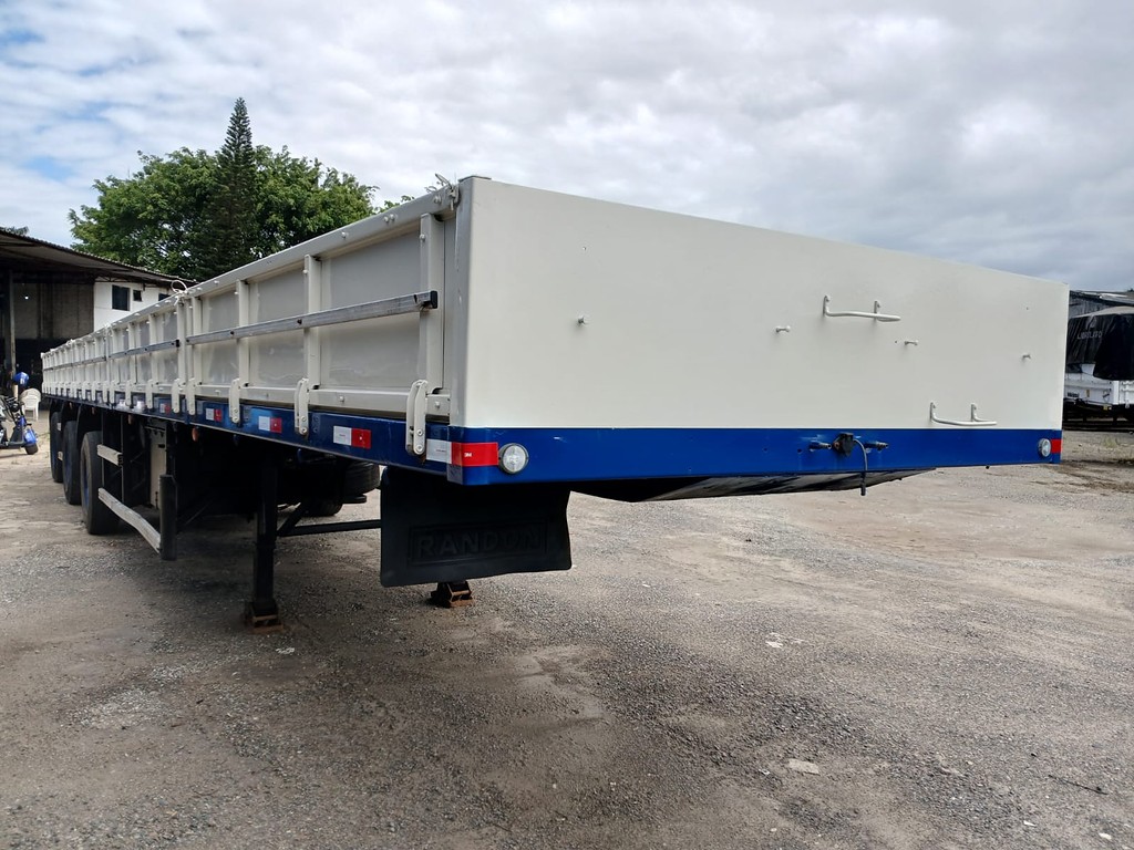 Carreta SEMI-REBOQUE CARGA SECA Randon ANO 2013 1+1+1 Vanderleia de Rodocatarina Implementos LTDA na Santa Catarina