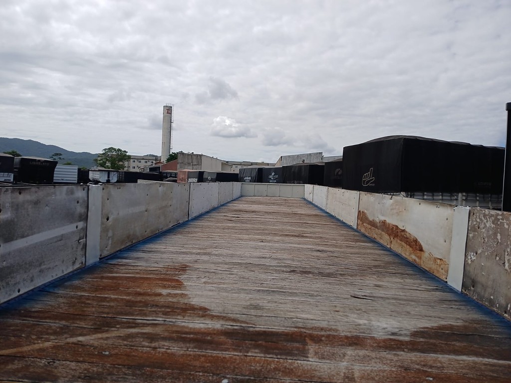 Carreta SEMI-REBOQUE CARGA SECA Randon ANO 2013 1+1+1 Vanderleia de Rodocatarina Implementos LTDA na Santa Catarina