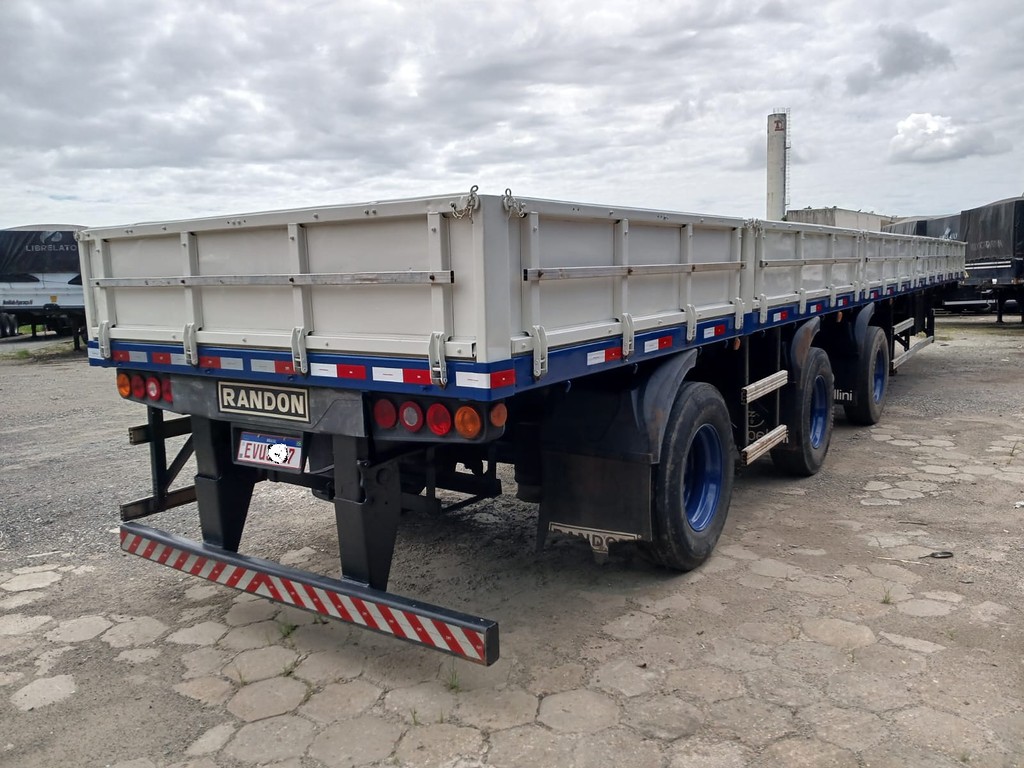 Carreta SEMI-REBOQUE CARGA SECA Randon ANO 2013 1+1+1 Vanderleia de Rodocatarina Implementos LTDA na Santa Catarina