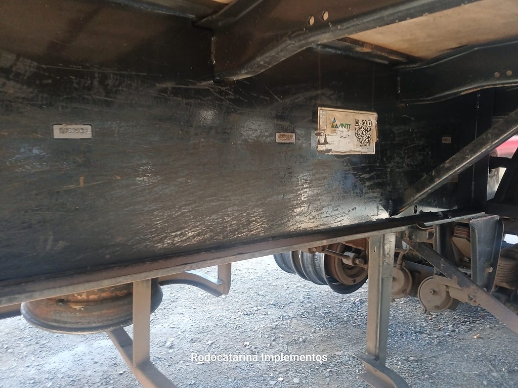 Carreta SEMI-REBOQUE GRANELEIRO Guerra ANO 2011 3 Eixos de Rodocatarina Implementos LTDA na Santa Catarina