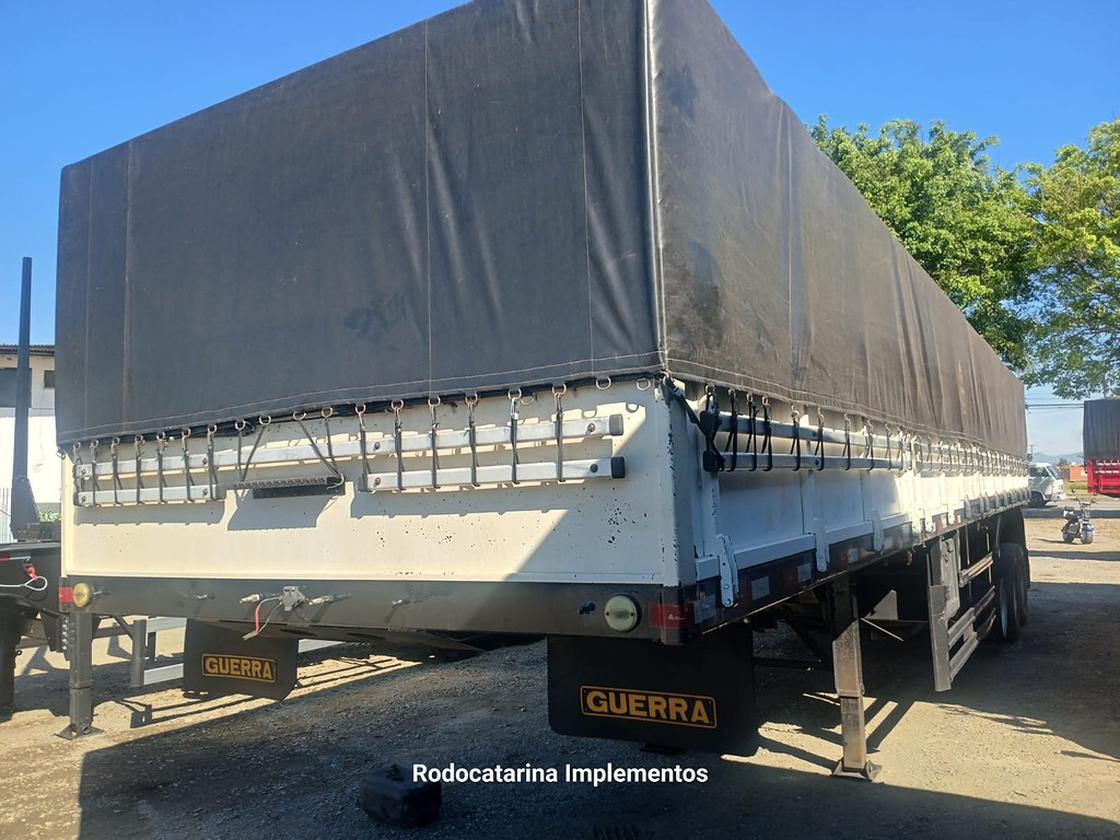 Carreta SEMI-REBOQUE GRANELEIRO Guerra ANO 2011 3 Eixos de Rodocatarina Implementos LTDA na Santa Catarina