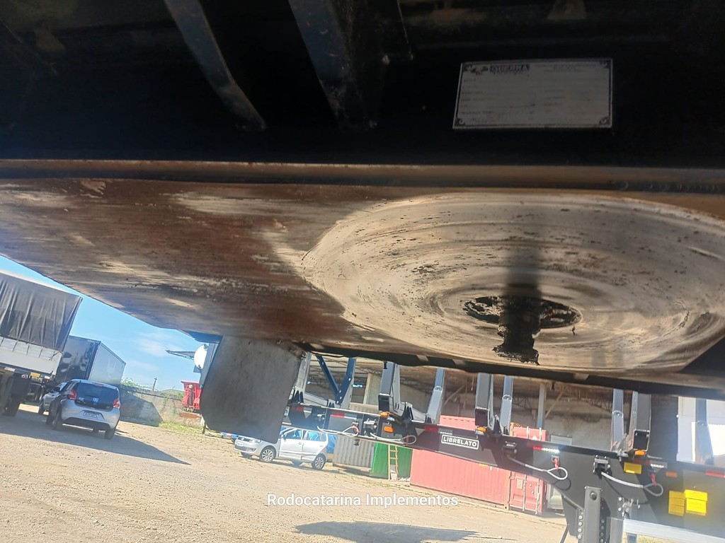 Carreta SEMI-REBOQUE GRANELEIRO Guerra ANO 2011 3 Eixos de Rodocatarina Implementos LTDA na Santa Catarina