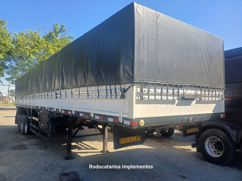 Carreta SEMI-REBOQUE GRANELEIRO Guerra ANO 2011 3 Eixos de Rodocatarina Implementos LTDA na Santa Catarina