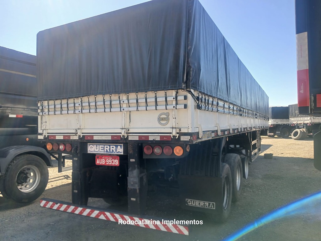 Carreta SEMI-REBOQUE GRANELEIRO Guerra ANO 2011 3 Eixos de Rodocatarina Implementos LTDA na Santa Catarina