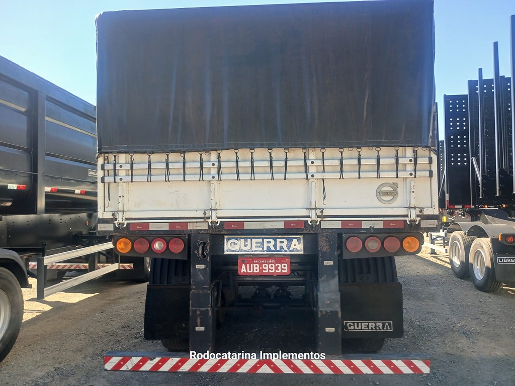 Carreta SEMI-REBOQUE GRANELEIRO Guerra ANO 2011 3 Eixos de Rodocatarina Implementos LTDA na Santa Catarina