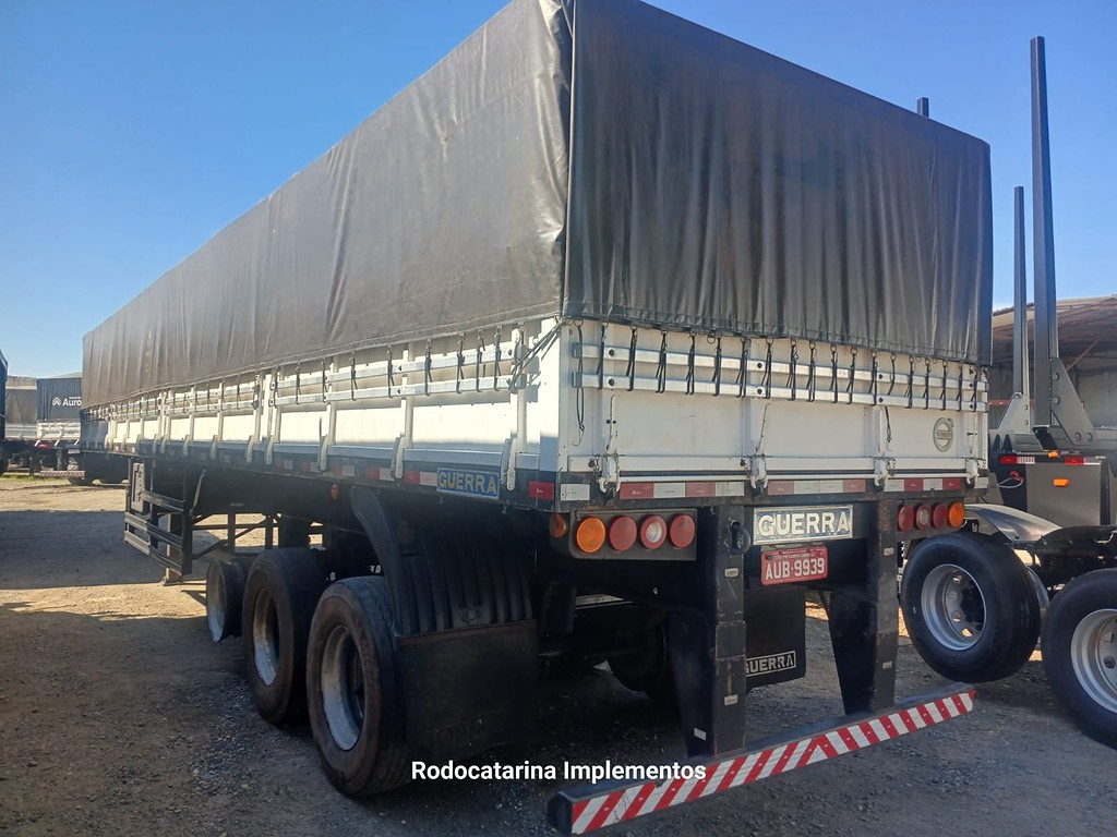 Carreta SEMI-REBOQUE GRANELEIRO Guerra ANO 2011 3 Eixos de Rodocatarina Implementos LTDA na Santa Catarina