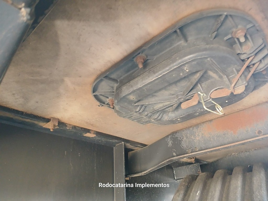 Carreta SEMI-REBOQUE GRANELEIRO Guerra ANO 2011 3 Eixos de Rodocatarina Implementos LTDA na Santa Catarina