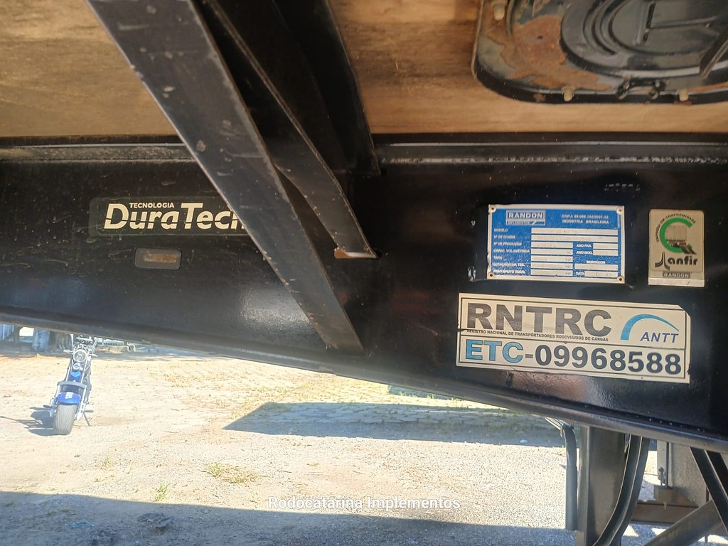 Carreta SEMI-REBOQUE GRANELEIRO Librelato ANO 2013 3 Eixos de Rodocatarina Implementos LTDA na Santa Catarina