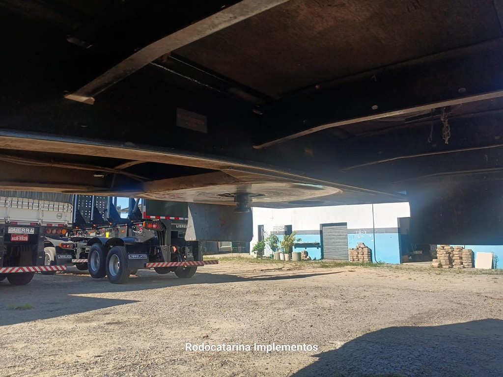 Carreta SEMI-REBOQUE GRANELEIRO Librelato ANO 2013 3 Eixos de Rodocatarina Implementos LTDA na Santa Catarina
