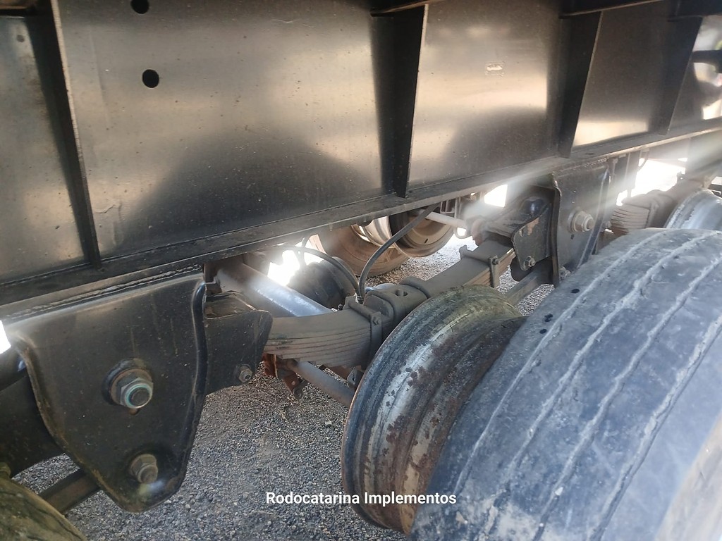 Carreta SEMI-REBOQUE GRANELEIRO Librelato ANO 2013 3 Eixos de Rodocatarina Implementos LTDA na Santa Catarina