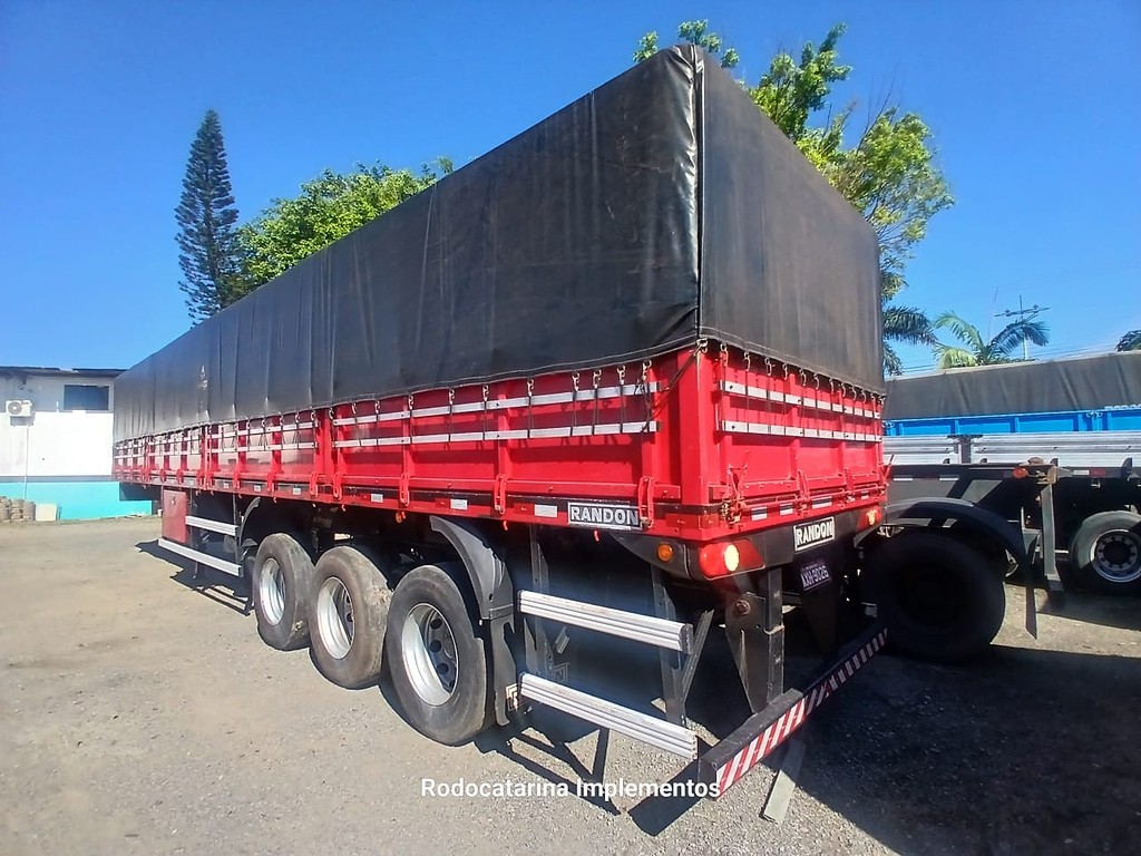 Carreta SEMI-REBOQUE GRANELEIRO Librelato ANO 2013 3 Eixos de Rodocatarina Implementos LTDA na Santa Catarina