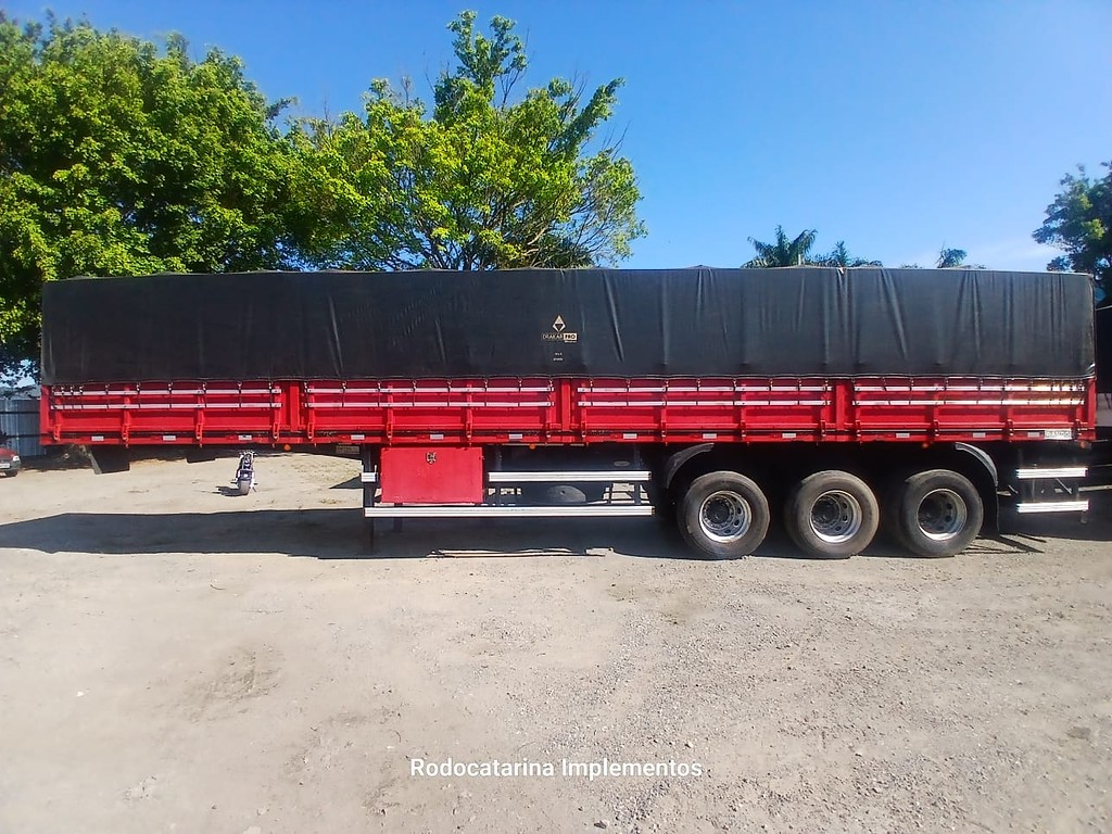 Carreta SEMI-REBOQUE GRANELEIRO Librelato ANO 2013 3 Eixos de Rodocatarina Implementos LTDA na Santa Catarina