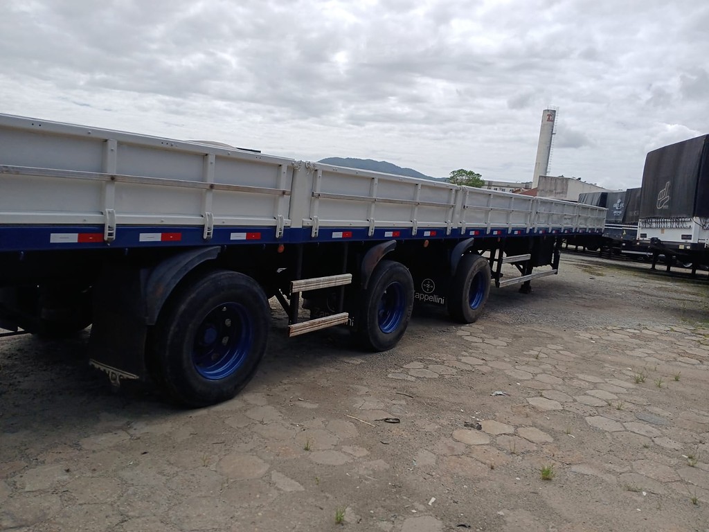 Carreta SEMI-REBOQUE CARGA SECA Randon ANO 2013 1+1+1 Vanderleia de Rodocatarina Implementos LTDA na Santa Catarina