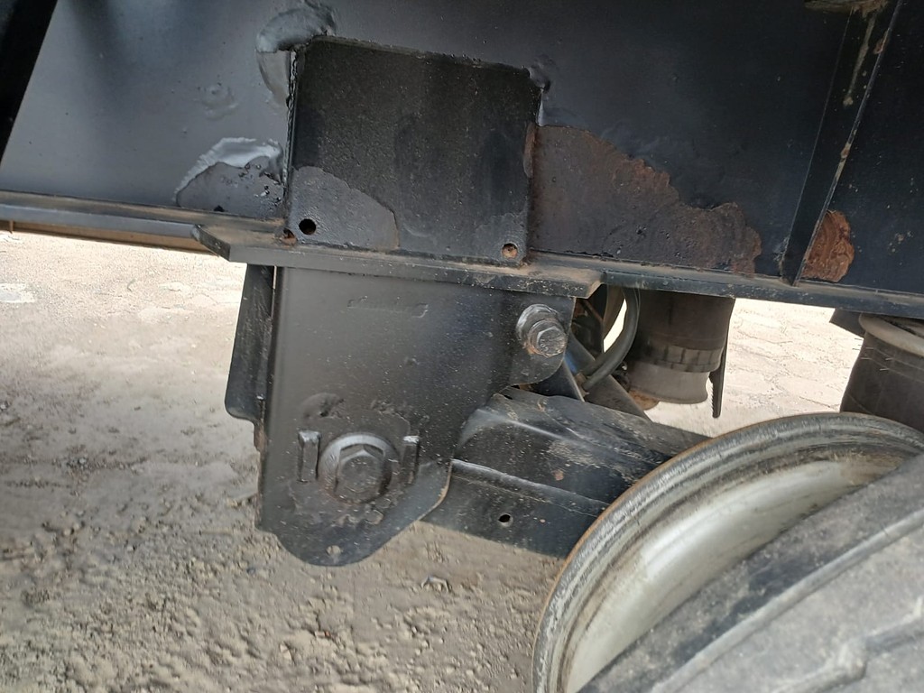 Carreta SEMI-REBOQUE CARGA SECA Randon ANO 2013 1+1+1 Vanderleia de Rodocatarina Implementos LTDA na Santa Catarina