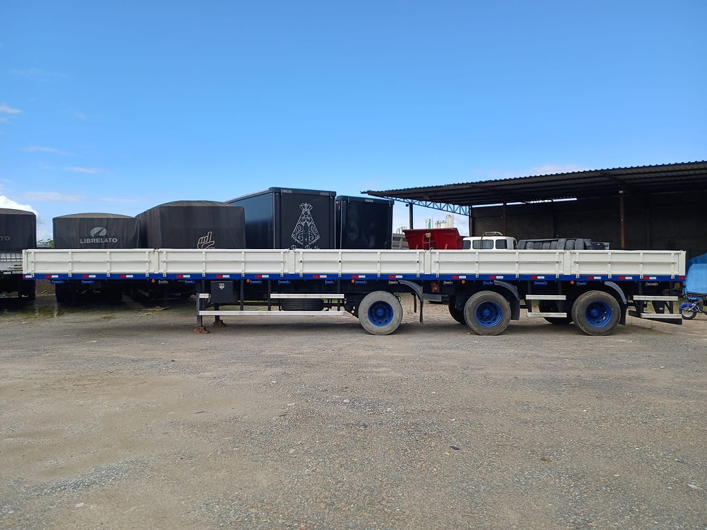 Carreta SEMI-REBOQUE CARGA SECA Randon ANO 2013 1+1+1 Vanderleia de Rodocatarina Implementos LTDA na Santa Catarina