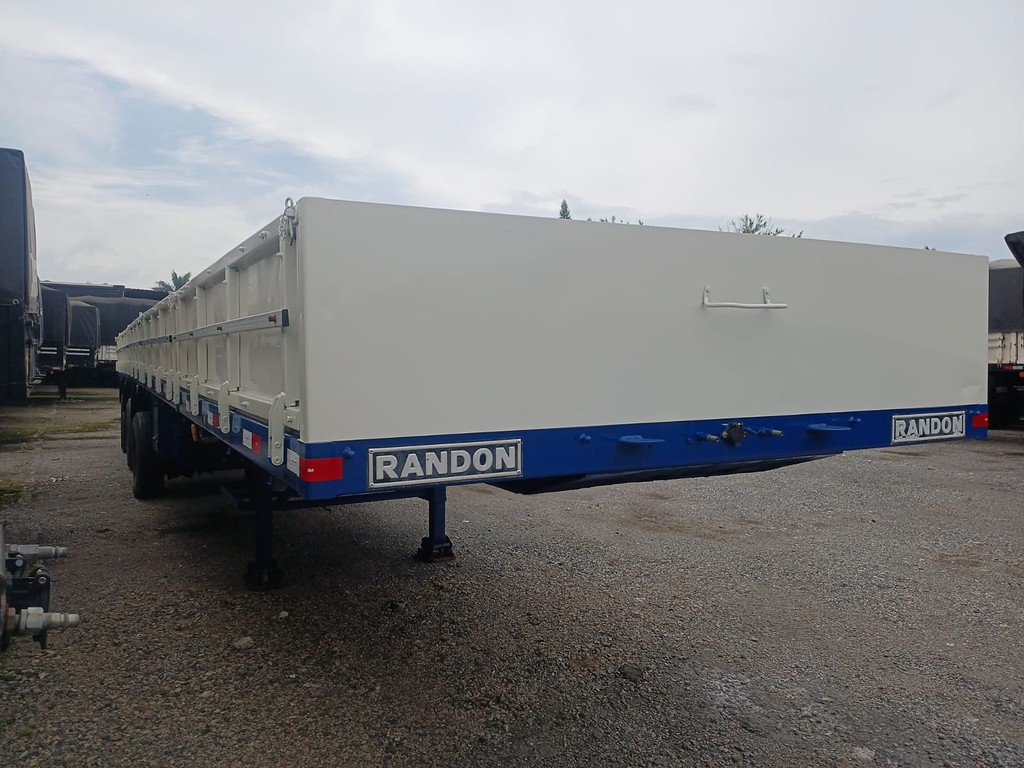Carreta SEMI-REBOQUE CARGA SECA Randon ANO 2008 1+1+1 Vanderleia de Rodocatarina Implementos LTDA na Santa Catarina