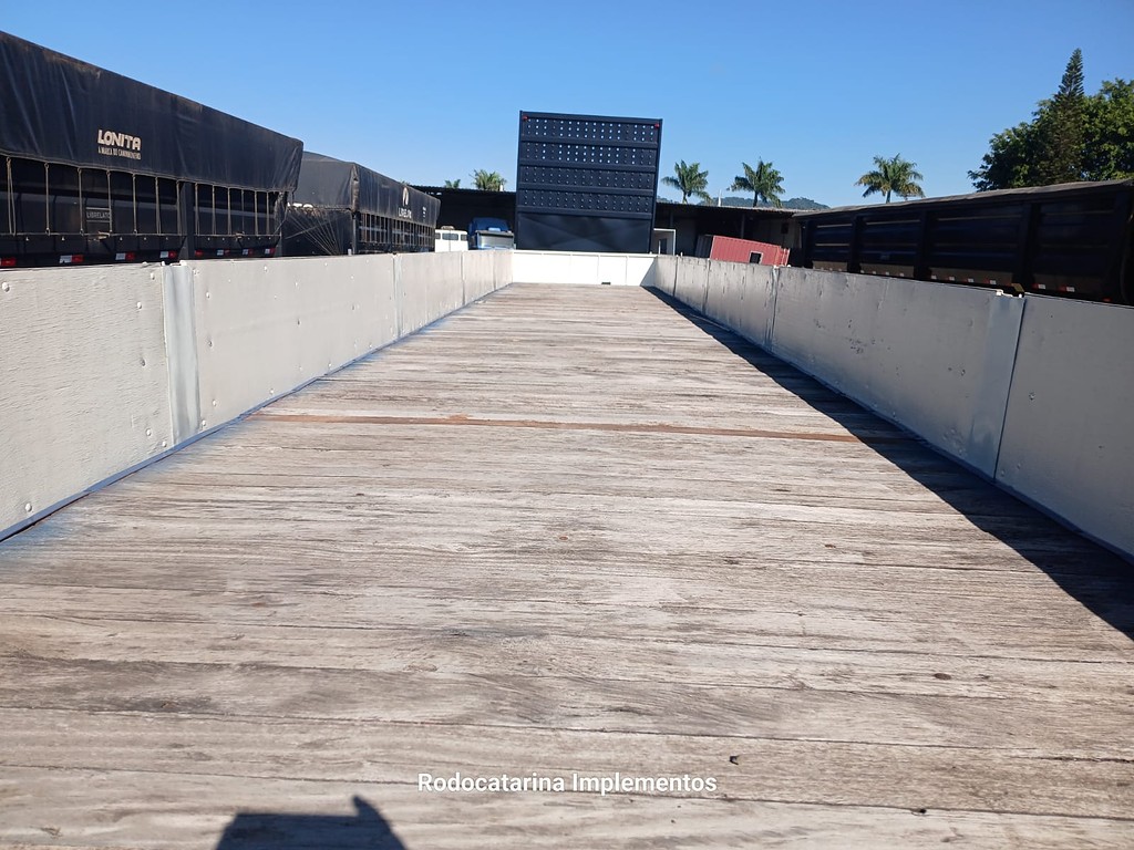 Carreta SEMI-REBOQUE CARGA SECA Randon ANO 2008 1+1+1 Vanderleia de Rodocatarina Implementos LTDA na Santa Catarina