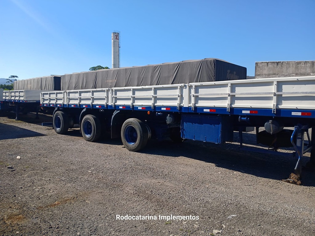Carreta SEMI-REBOQUE CARGA SECA Randon ANO 2008 1+1+1 Vanderleia de Rodocatarina Implementos LTDA na Santa Catarina