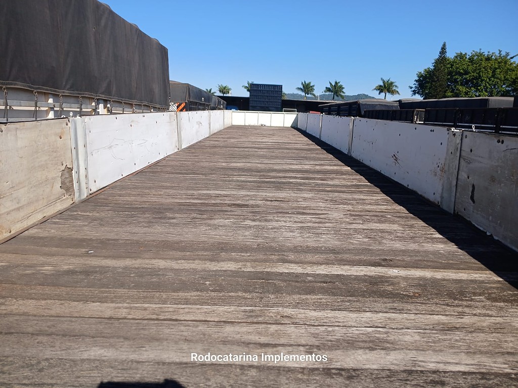 Carreta SEMI-REBOQUE CARGA SECA Randon ANO 2008 1+1+1 Vanderleia de Rodocatarina Implementos LTDA na Santa Catarina