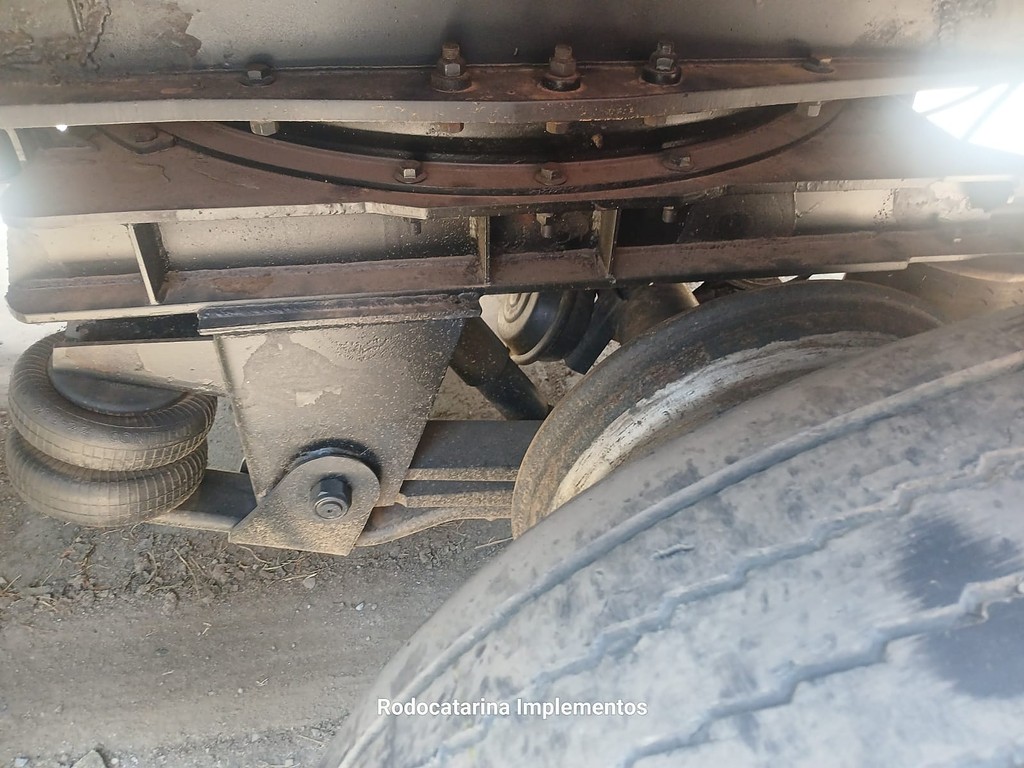 Carreta SEMI-REBOQUE CARGA SECA Randon ANO 2013 1 Eixo de Rodocatarina Implementos LTDA na Santa Catarina