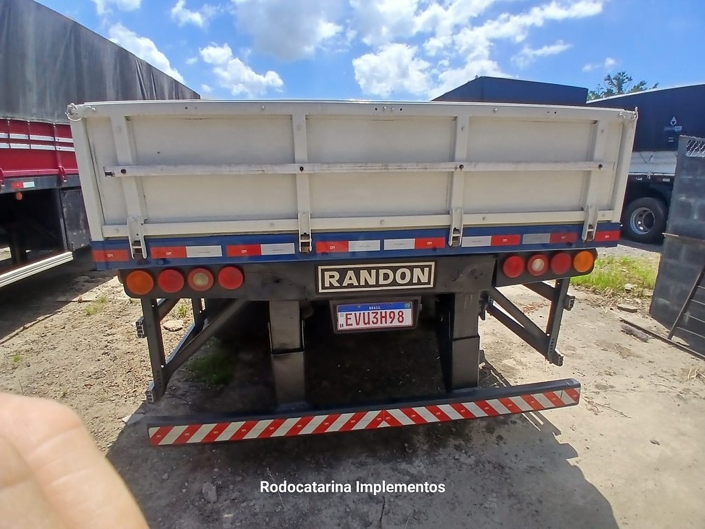 Carreta SEMI-REBOQUE CARGA SECA Randon ANO 2013 1 Eixo de Rodocatarina Implementos LTDA na Santa Catarina