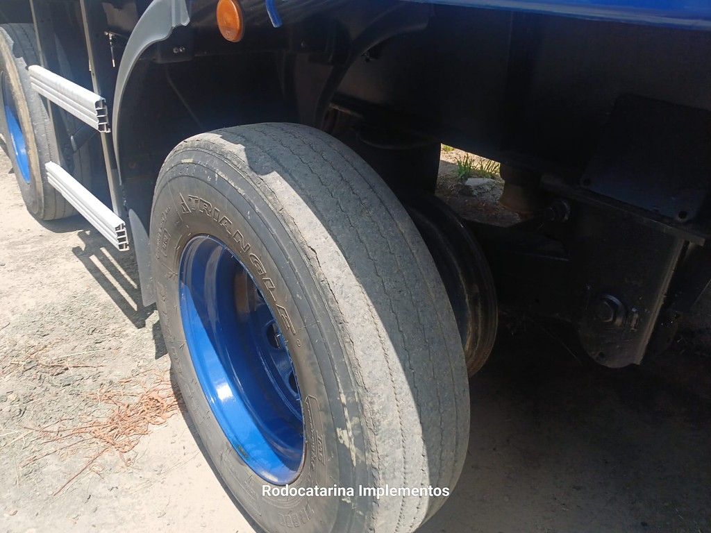 Carreta SEMI-REBOQUE CARGA SECA Randon ANO 2013 1 Eixo de Rodocatarina Implementos LTDA na Santa Catarina