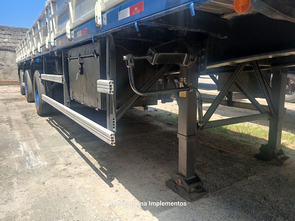 Carreta SEMI-REBOQUE CARGA SECA Randon ANO 2013 1 Eixo de Rodocatarina Implementos LTDA na Santa Catarina