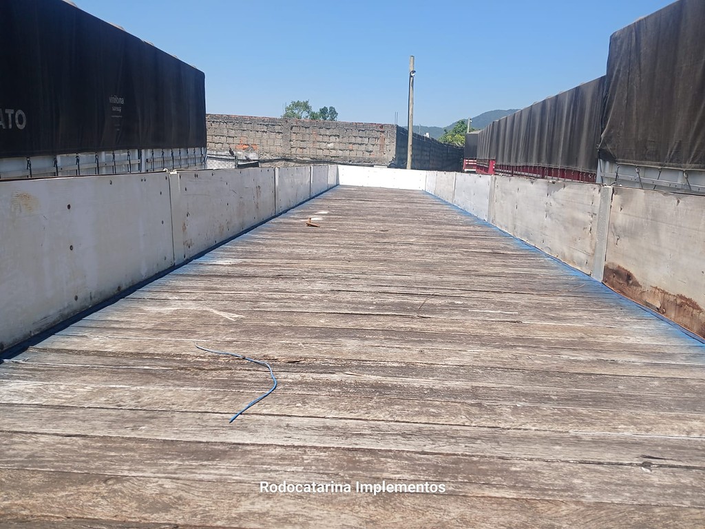 Carreta SEMI-REBOQUE CARGA SECA Randon ANO 2013 1 Eixo de Rodocatarina Implementos LTDA na Santa Catarina