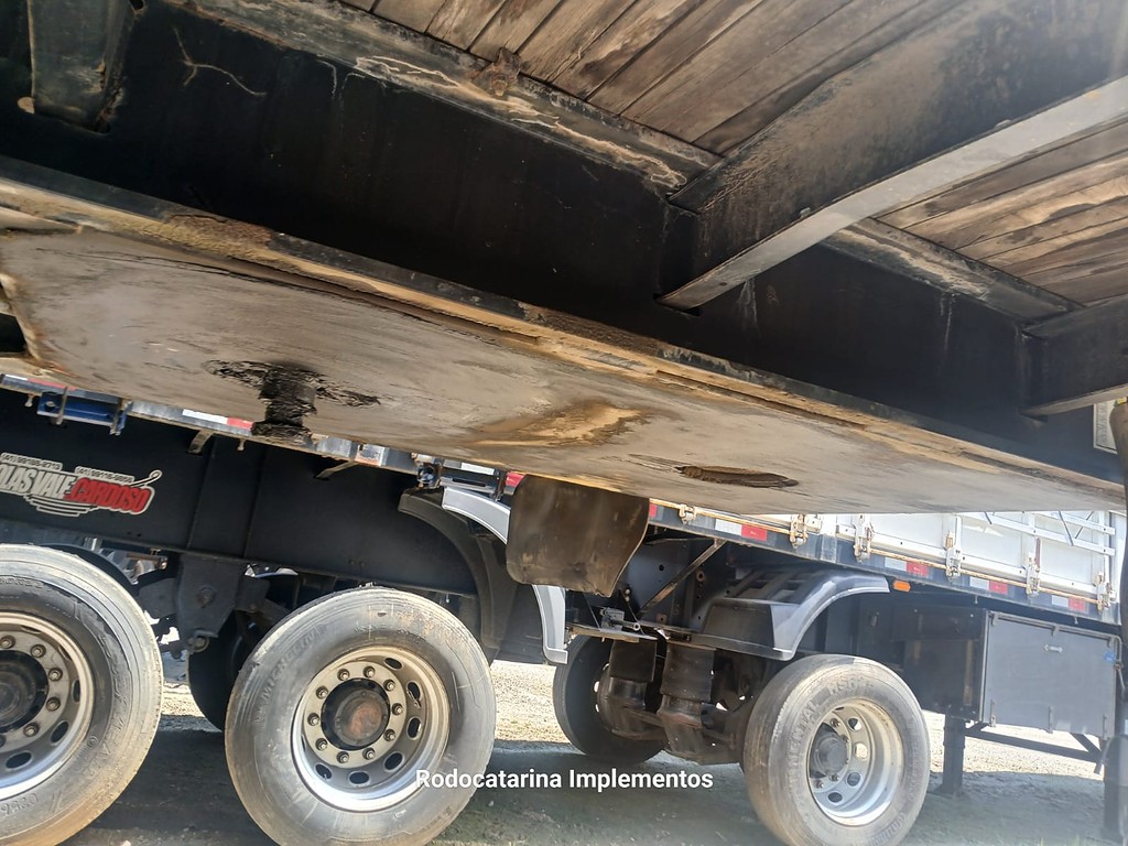 Carreta SEMI-REBOQUE CARGA SECA Randon ANO 2013 1 Eixo de Rodocatarina Implementos LTDA na Santa Catarina