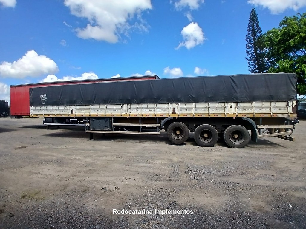 Carreta SEMI-REBOQUE GRANELEIRO Randon ANO 2015 3 Eixos de Rodocatarina Implementos LTDA na Santa Catarina