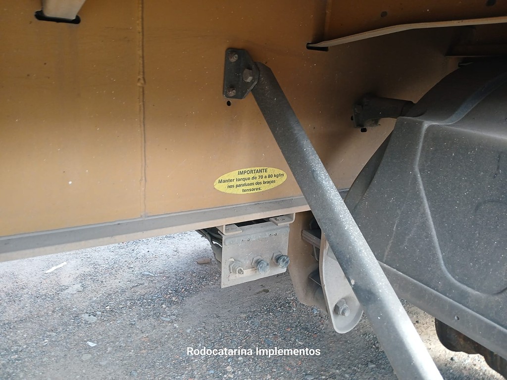 Carreta SEMI-REBOQUE GRANELEIRO Randon ANO 2015 3 Eixos de Rodocatarina Implementos LTDA na Santa Catarina