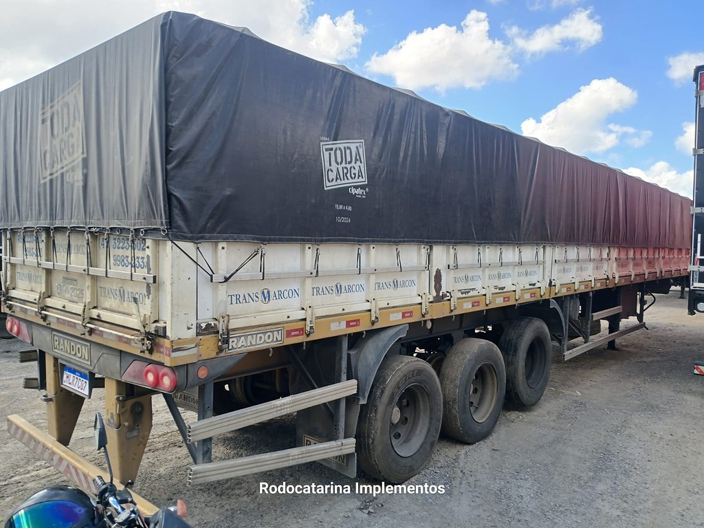 Carreta SEMI-REBOQUE GRANELEIRO Randon ANO 2015 3 Eixos de Rodocatarina Implementos LTDA na Santa Catarina