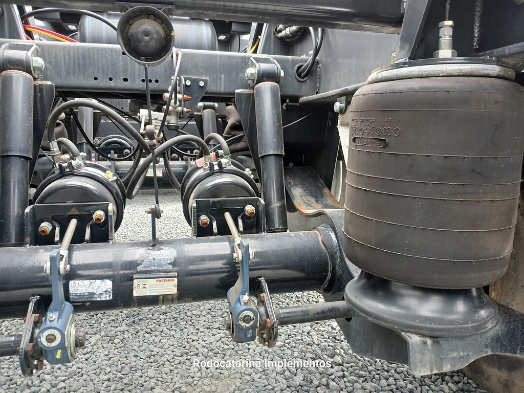 Carreta SEMI-REBOQUE PORTA-CONTAINER Facchini ANO 2021 2 Eixos de Rodocatarina Implementos LTDA na Santa Catarina