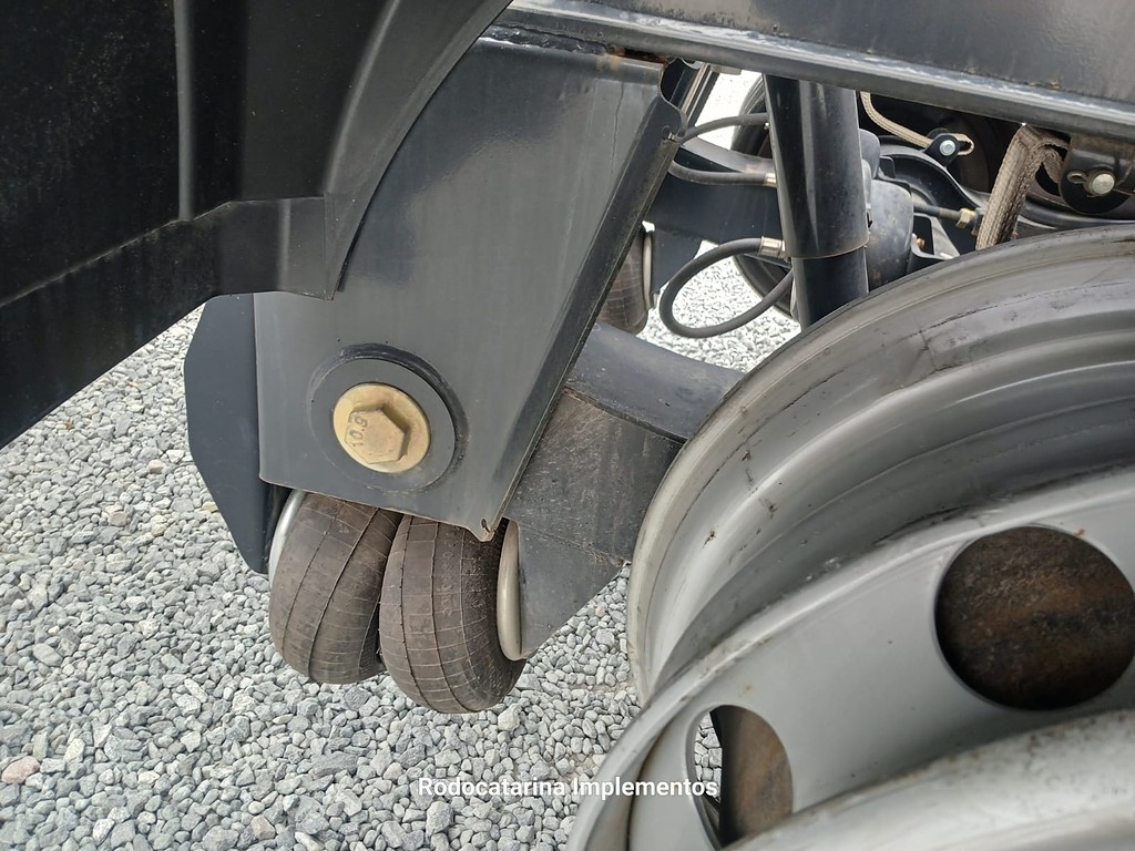 Carreta SEMI-REBOQUE PORTA-CONTAINER Facchini ANO 2021 2 Eixos de Rodocatarina Implementos LTDA na Santa Catarina