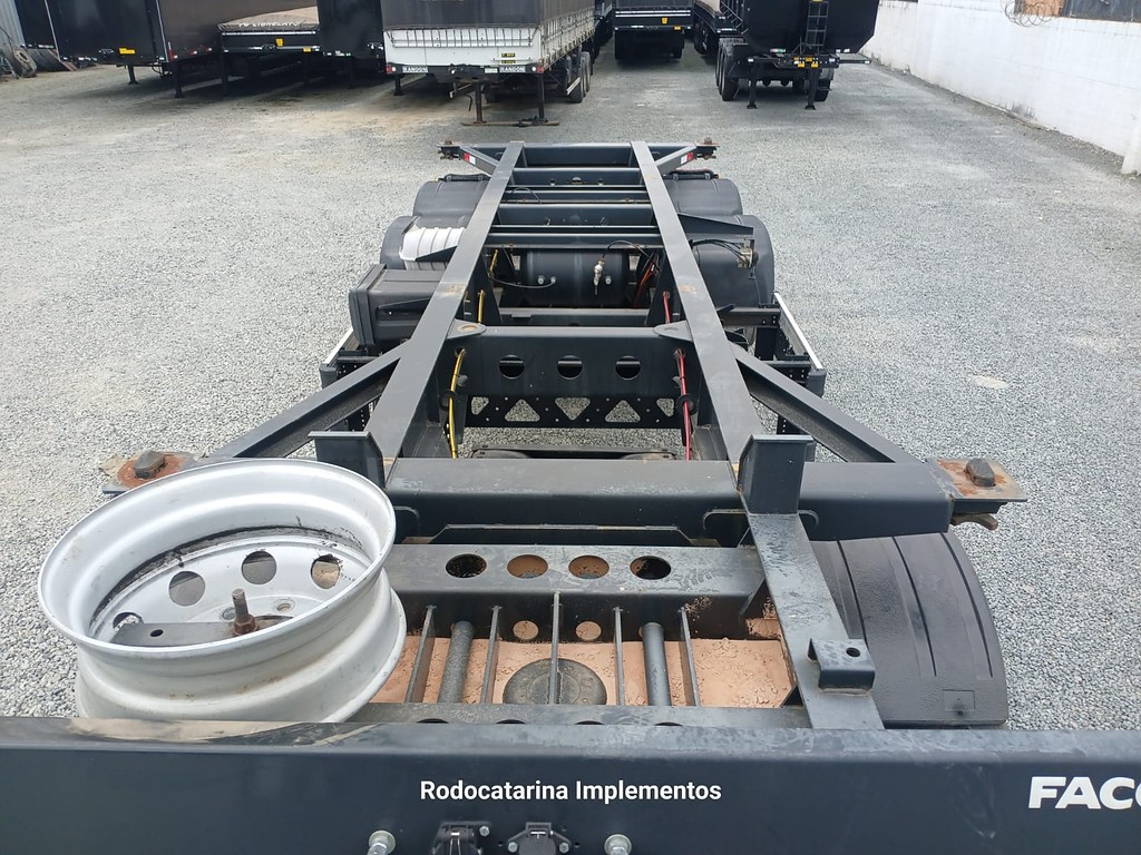 Carreta SEMI-REBOQUE PORTA-CONTAINER Facchini ANO 2021 2 Eixos de Rodocatarina Implementos LTDA na Santa Catarina